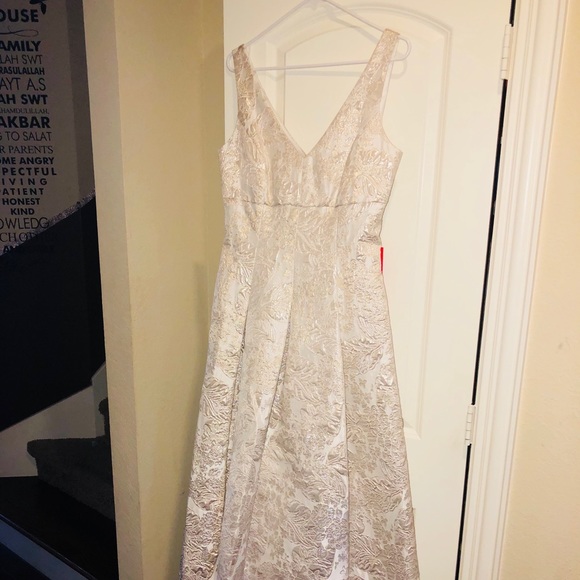 Prom gown - Picture 2 of 4